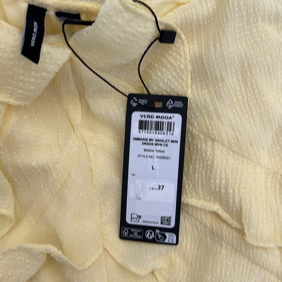 NWT NEW Vero Moda Marie Ruffle Dress in Mellow Yellow rosette appliqué plunge - Picture 6 of 10